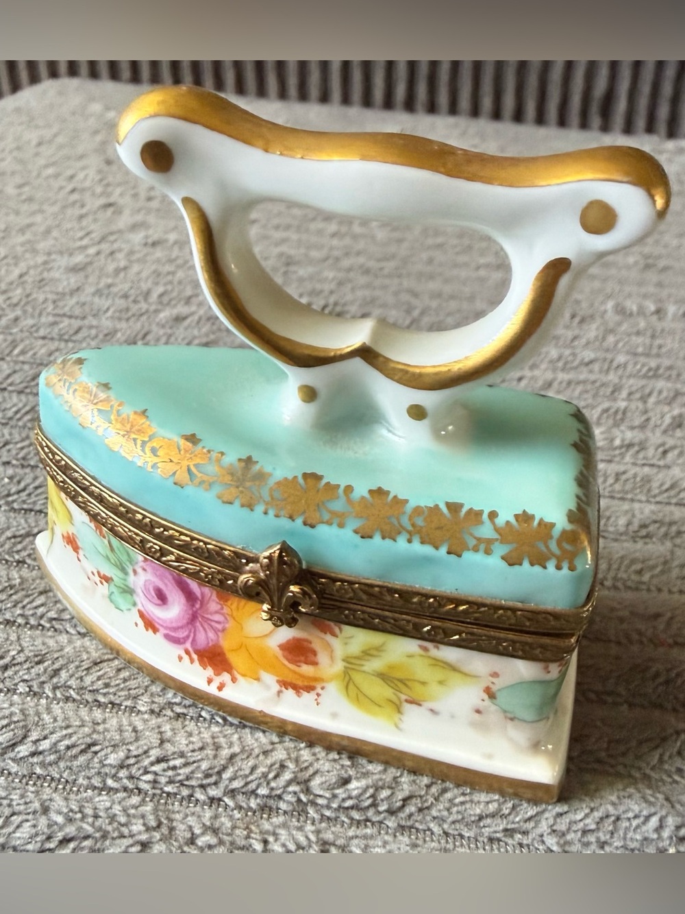 VTG Limoges White Porcelain Marked Piece Iron Trinket Hinged Box Jewelry Floral